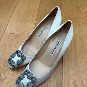 Manolo Blahnik White Satin Hangisi 70mm